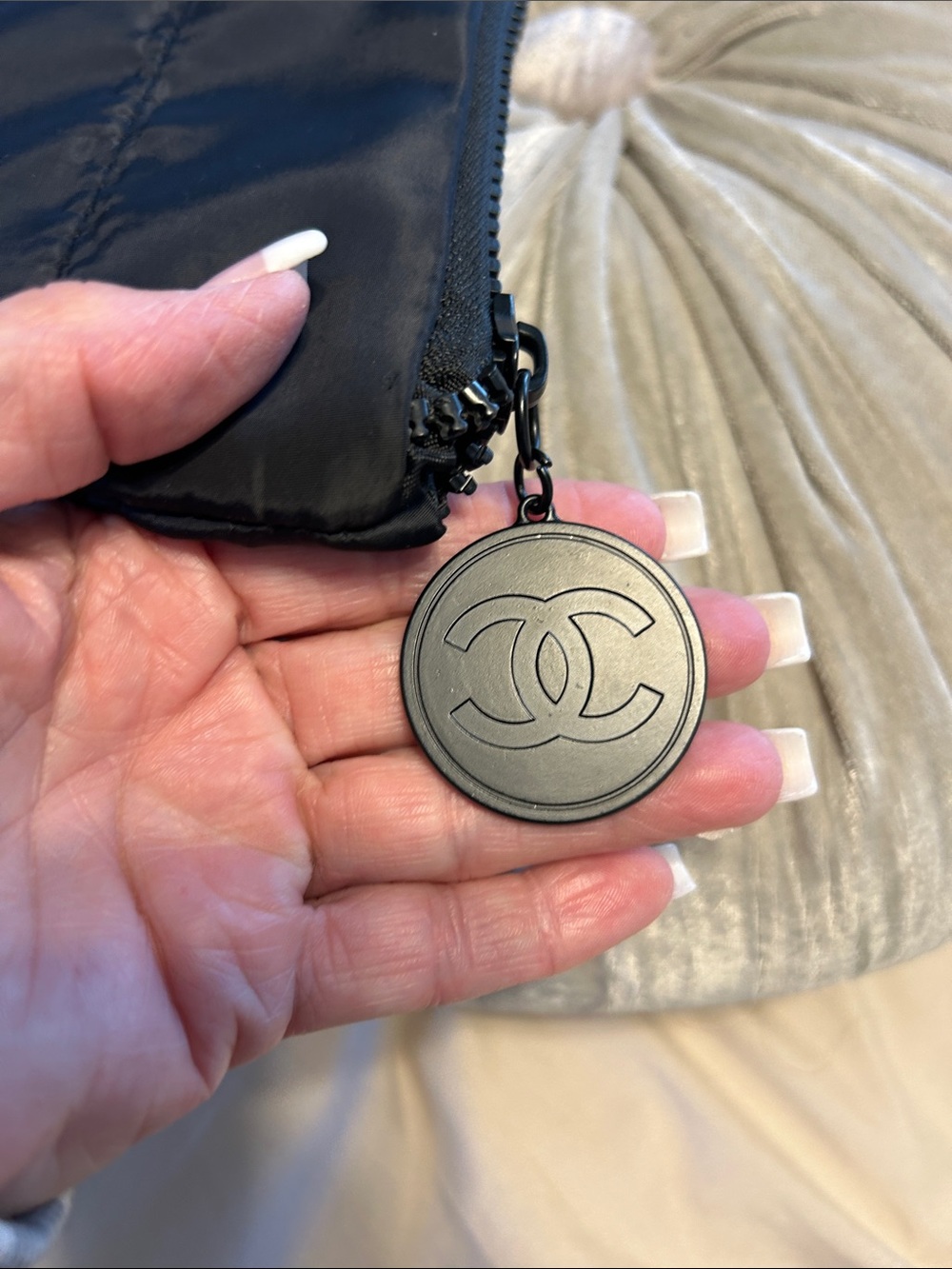 Chanel bag in dust cover GWP - Picture 7 of 12